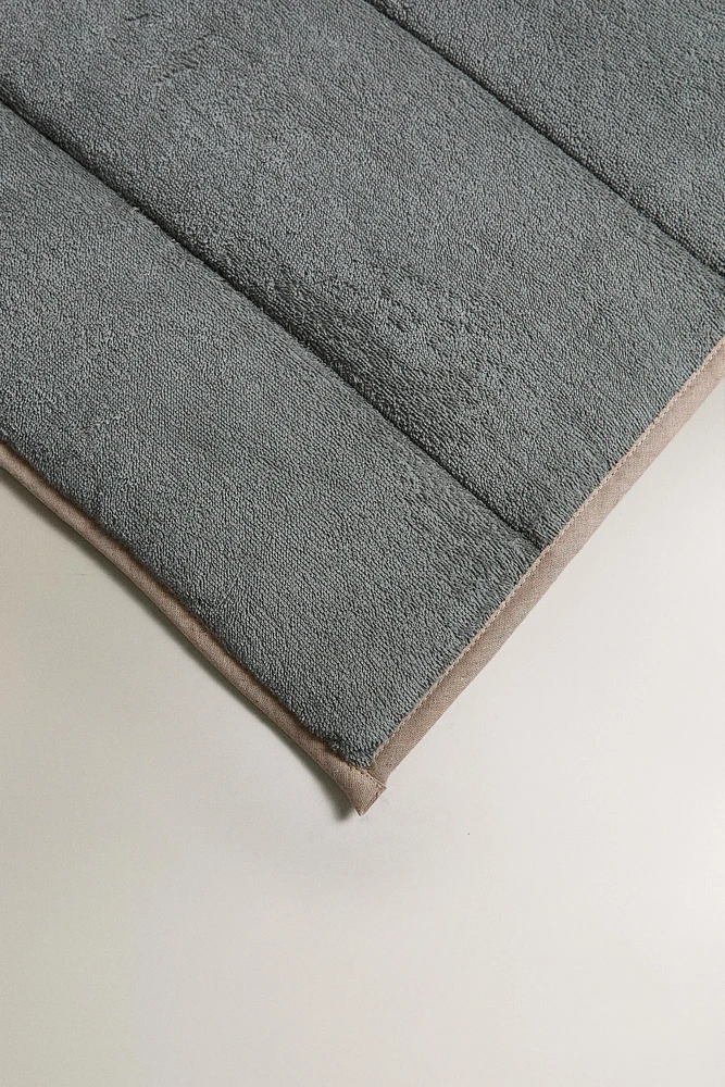 SURMATELAS ACOLCHADO TEJIDO TOALLA