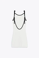 ROBE COURTE EN MAILLE LACETS CONTRASTE