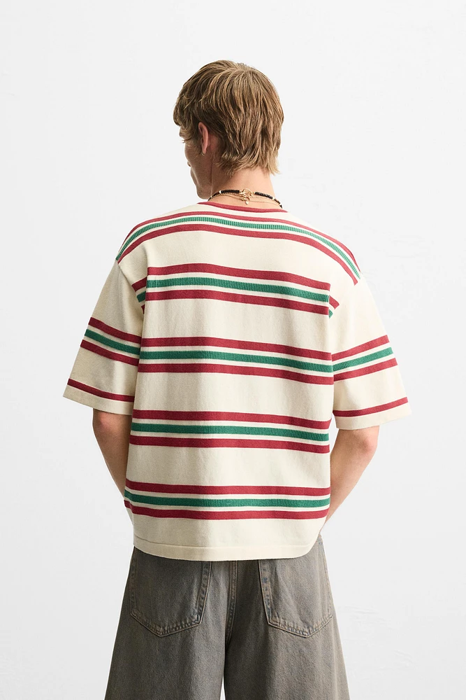 T-SHIRT EN MAILLE TEXTURÉE À RAYURES