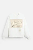 GRAPHIC PATCH SWEATSHIRT