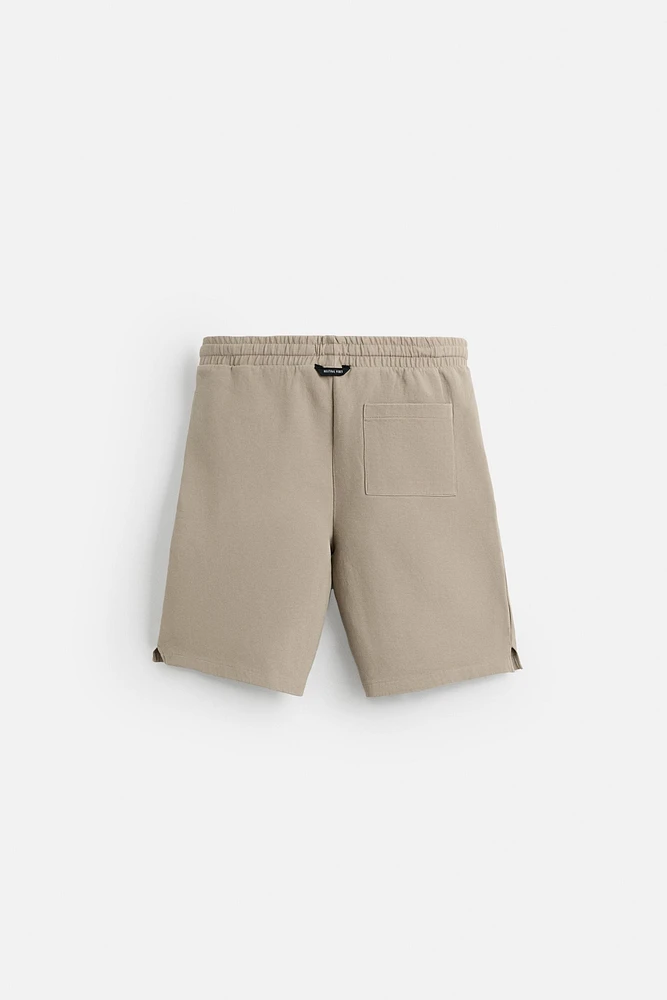 BERMUDA DE JOGGING REGULAR FIT