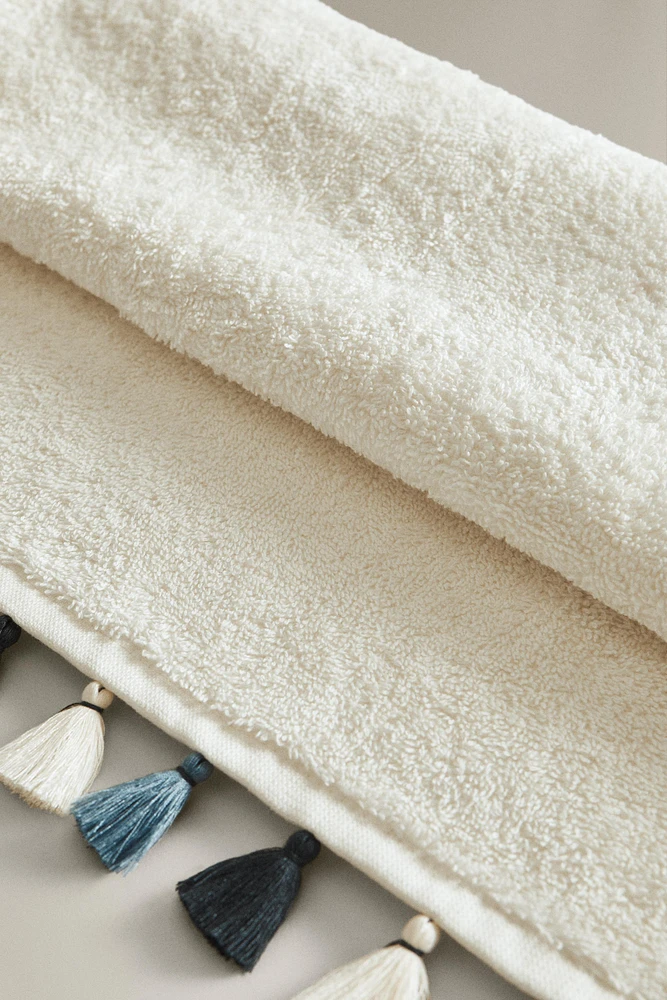 POMPOM BATH TOWEL