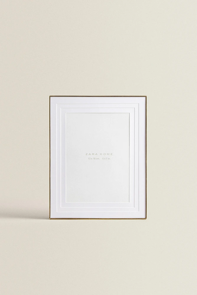 THIN METAL PICTURE FRAME