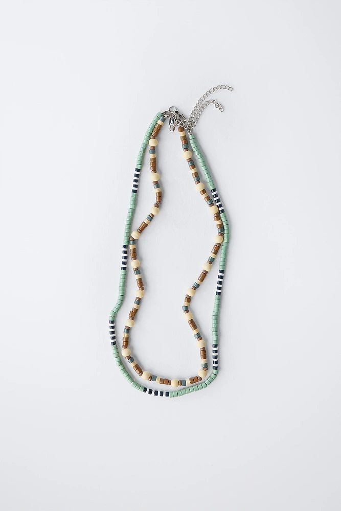 LOT DE DEUX COLLIERS EN BOIS