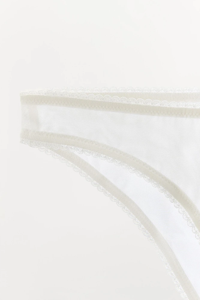 CULOTTE EN MESH ET DENTELLE