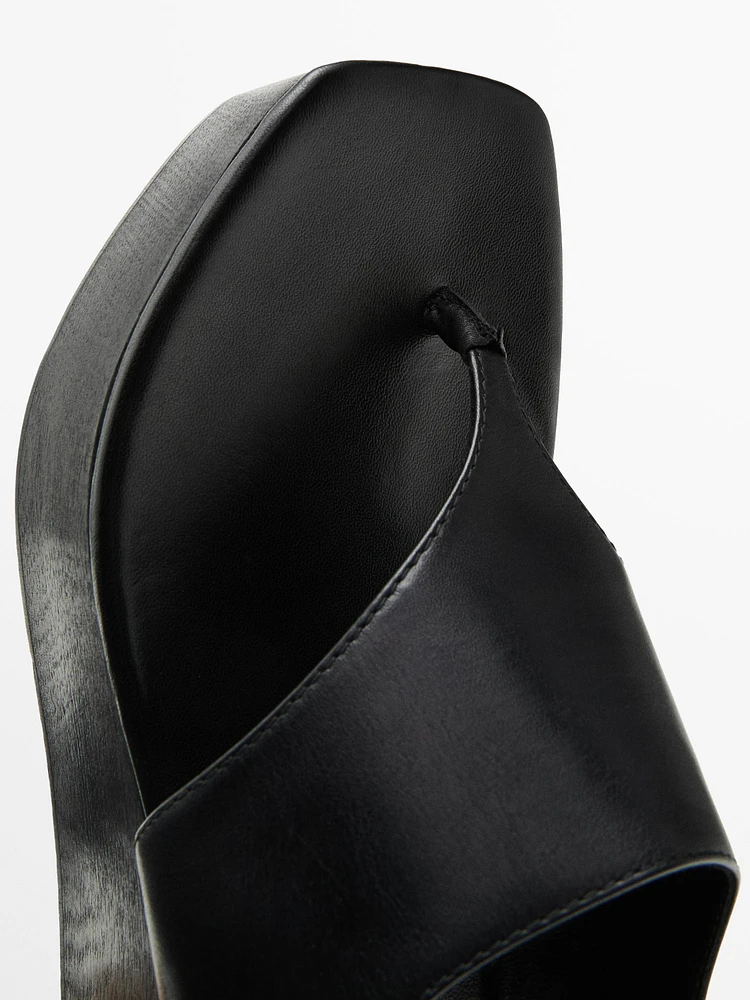 Wooden wedge sandals