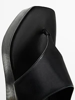 Wooden wedge sandals