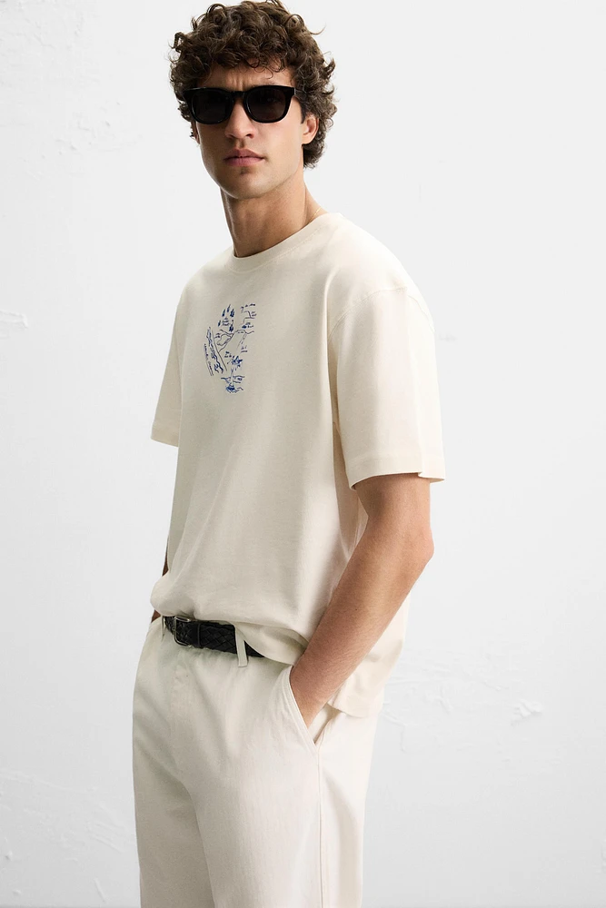 T-SHIRT BRODÉ EN MATIÈRES VARIÉES