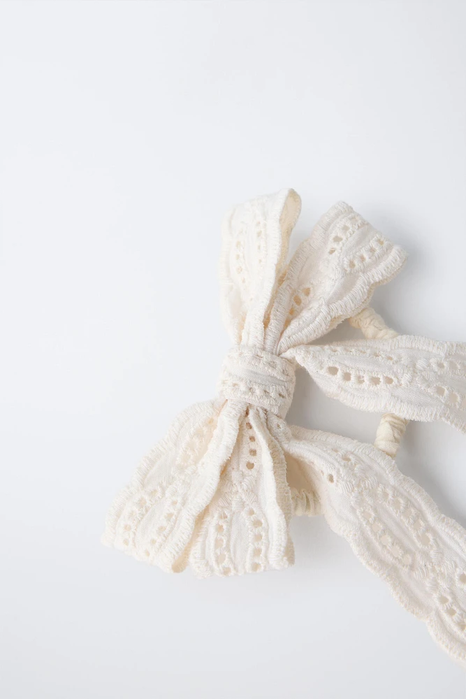TWO-PACK OF HAIR SCRUNCHIES WITH CUT-OUT BOWS