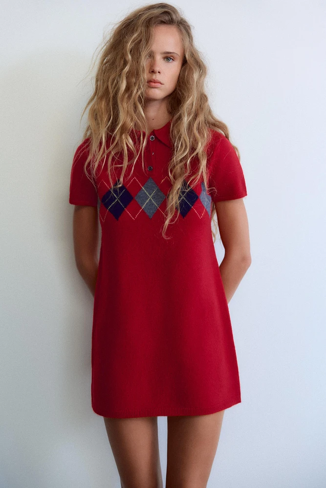 ROBE COURTE EN MAILLE À LOSANGES
