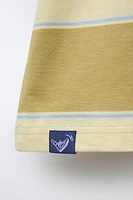 T-SHIRT À RAYURES ET ÉTIQUETTE