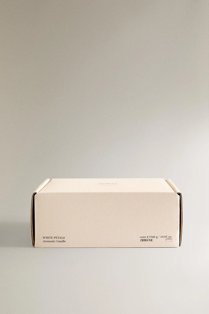 (540 G) BOUGIE PARFUMÉE WHITE PETALS