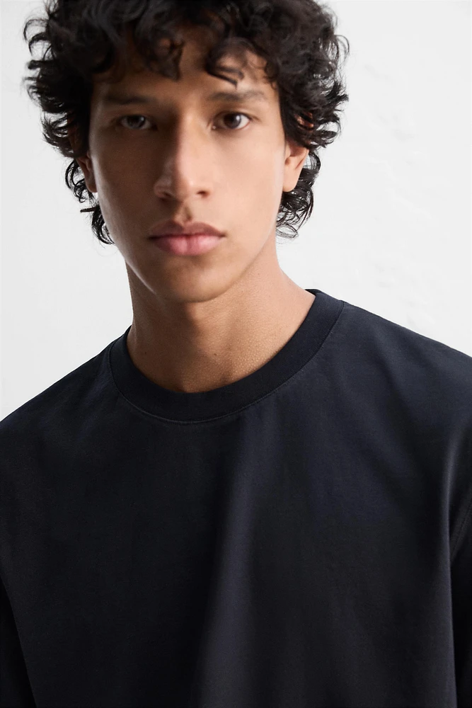 SLIM FIT MEDIUM WEIGHT T-SHIRT