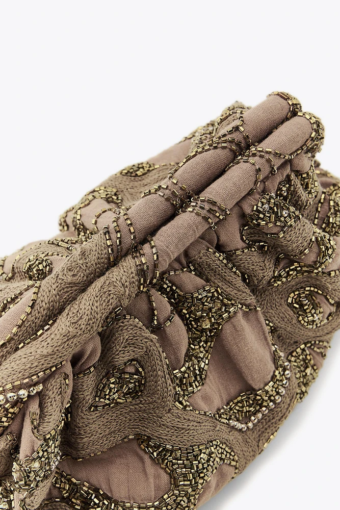 SAC BRODÉ AVEC FANTAISIE