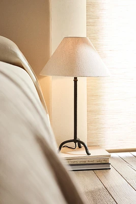 TRIPOD BASE TABLE LAMP