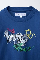 T-SHIRT IMPRIMÉ GRAFFITI