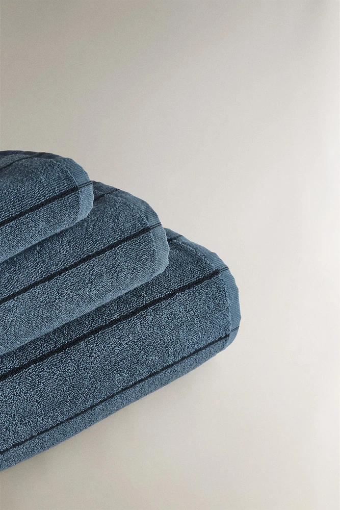 SERVIETTE DE BAIN RAYURE RÉGULIÈRE