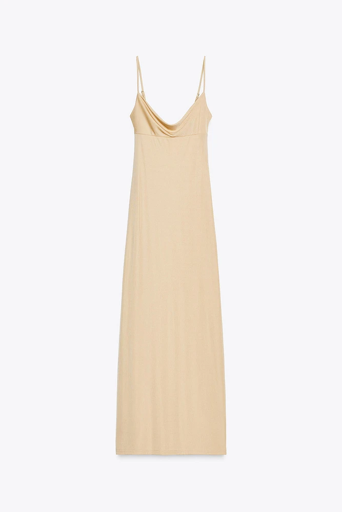 ROBE LONGUE DOS DÉCOLLETÉ DRAPÉ