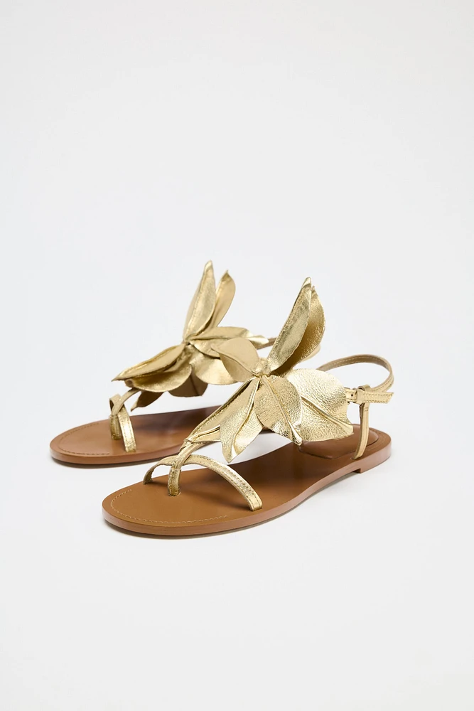 SANDALES PLATES EN CUIR À FLEUR
