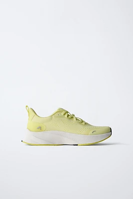 SPORTY SNEAKERS