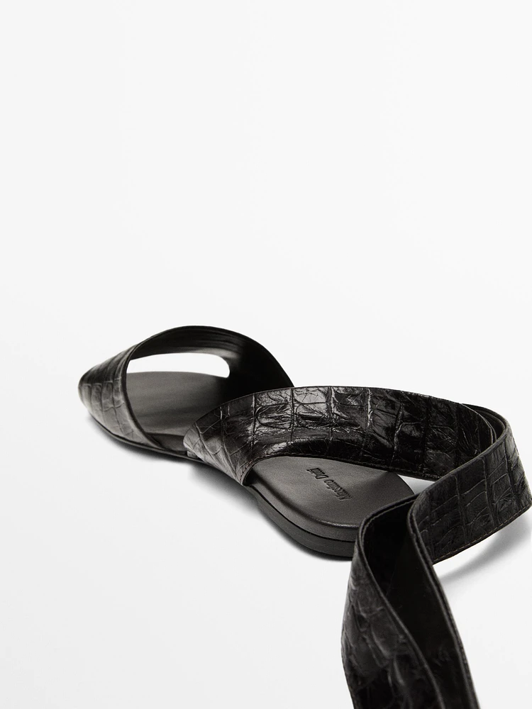 Sandales en cuir souple nouées
