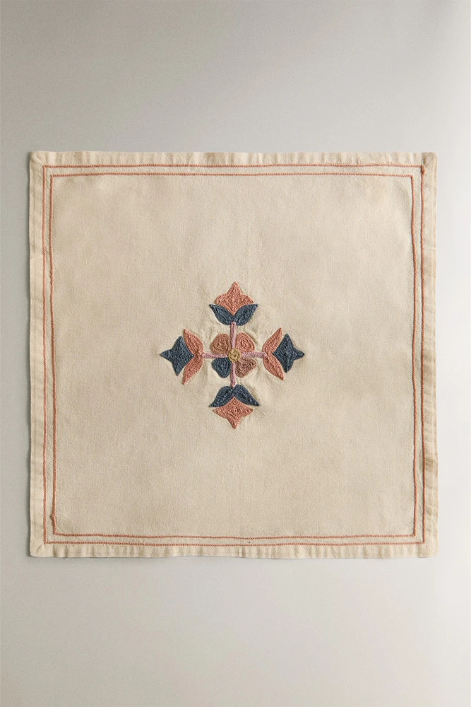 SET OF EMBROIDERED COTTON NAPKINS (SET OF 2)