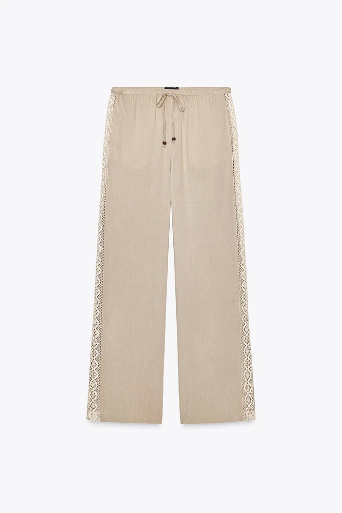 PANTALON LARGE BANDES LATÉRALES BRODÉES