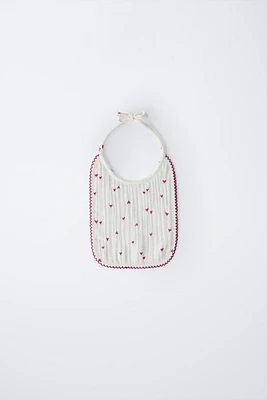 TEXTURED HEART BIB