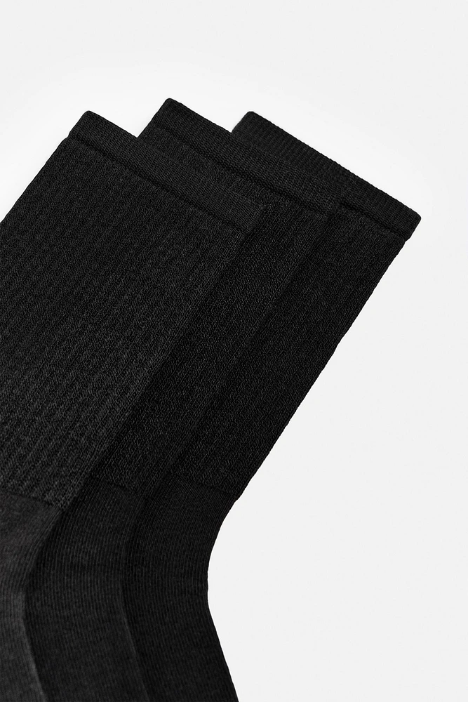 THREE-PACK OF BASIC RIBBED SOCKS