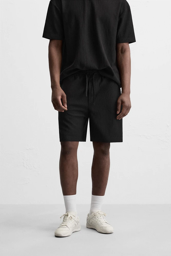 TEXTURED JOGGER SHORTS