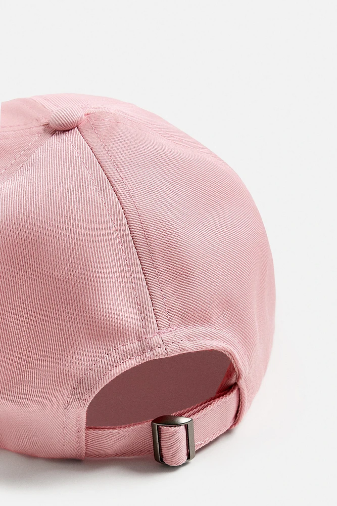 EMBROIDERED TEXT CAP