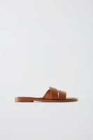 FLAT CROSSED-STRAP SANDALS