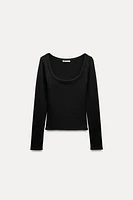 LONG SLEEVED RIBBED T-SHIRT