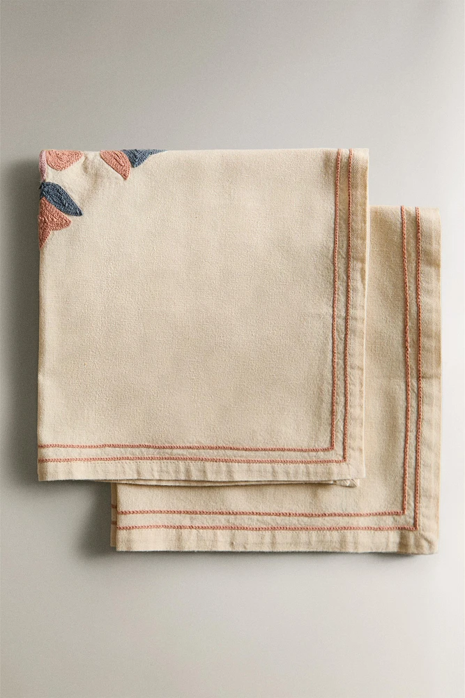 SET OF EMBROIDERED COTTON NAPKINS (SET OF 2)