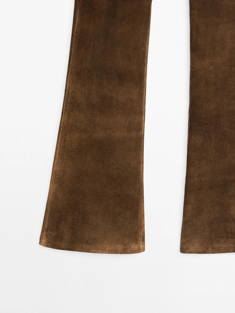 Pantalon flare en cuir finition daim