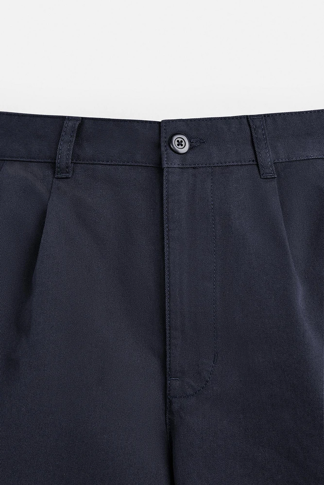 BERMUDA RELAXED FIT À PLIS