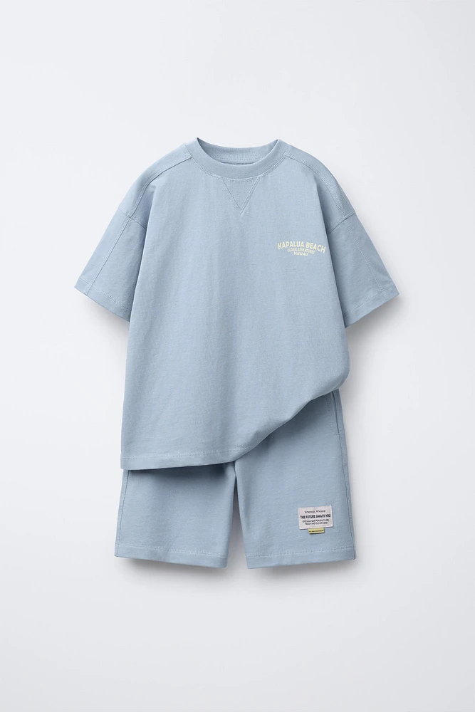 ENSEMBLE T-SHIRT ET BERMUDA À INSCRIPTION
