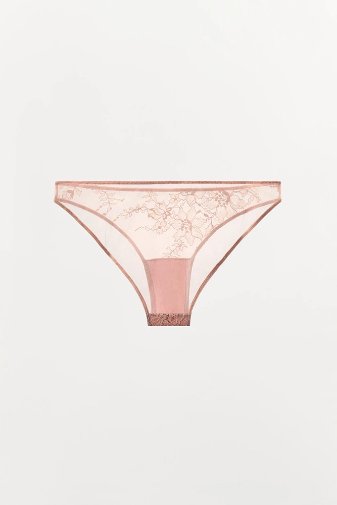 CULOTTE CLASSIQUE EN DENTELLE
