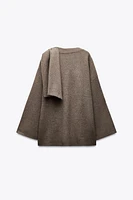 MANTEAU COURT EN MAILLE AVEC ÉCHARPE