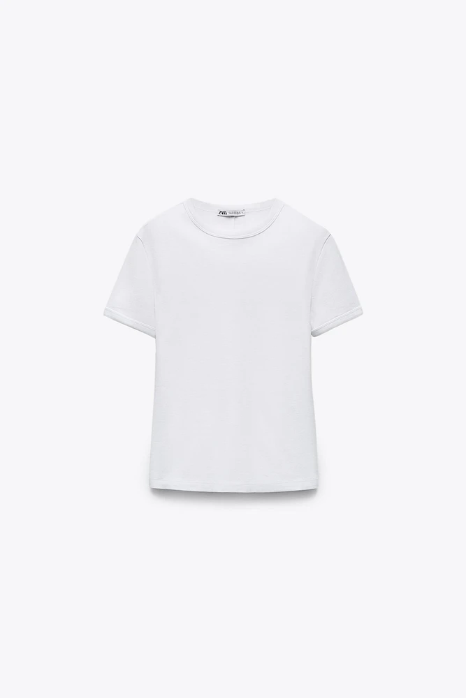 T-SHIRT AVEC COUTURE AU DOS