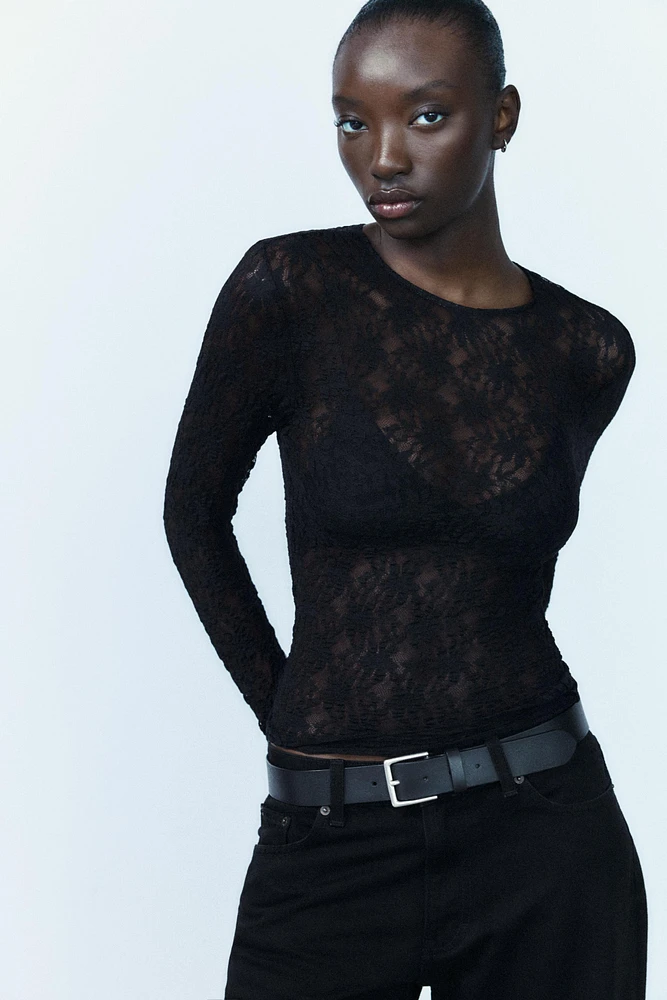 TOP EN DENTELLE