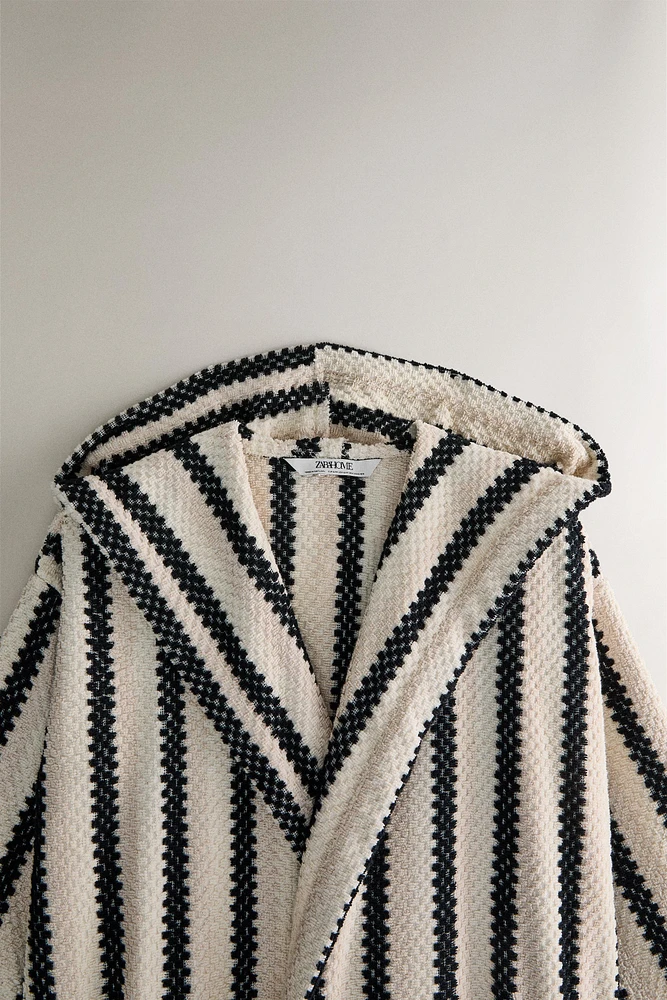 PEIGNOIR JACQUARD GÉOMÉTRIQUE