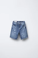 BERMUDA EN DENIM INSCRIPTION IMPRIMÉE