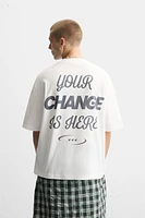 T-SHIRT À INSCRIPTIONS IMPRIMÉES
