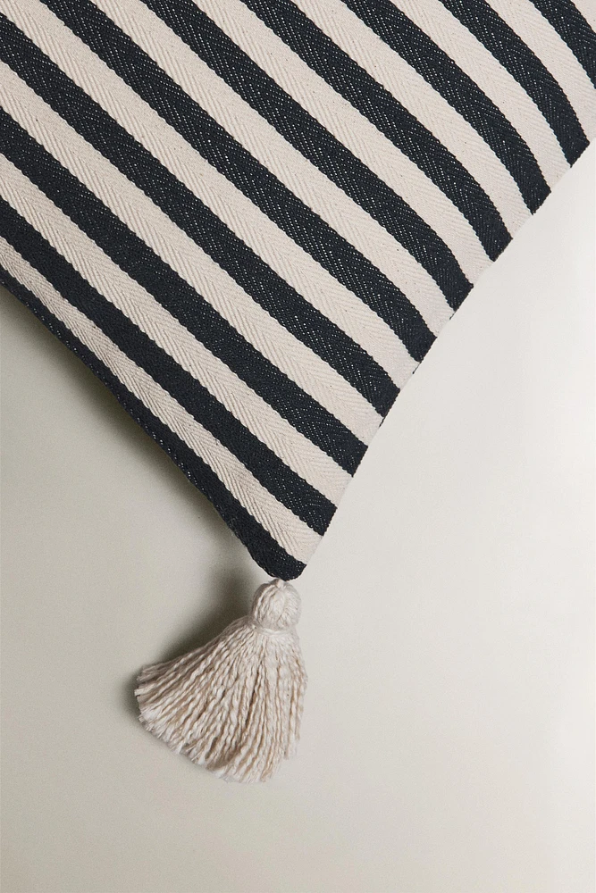 THROW PILLOW COVER WITH TASSELS