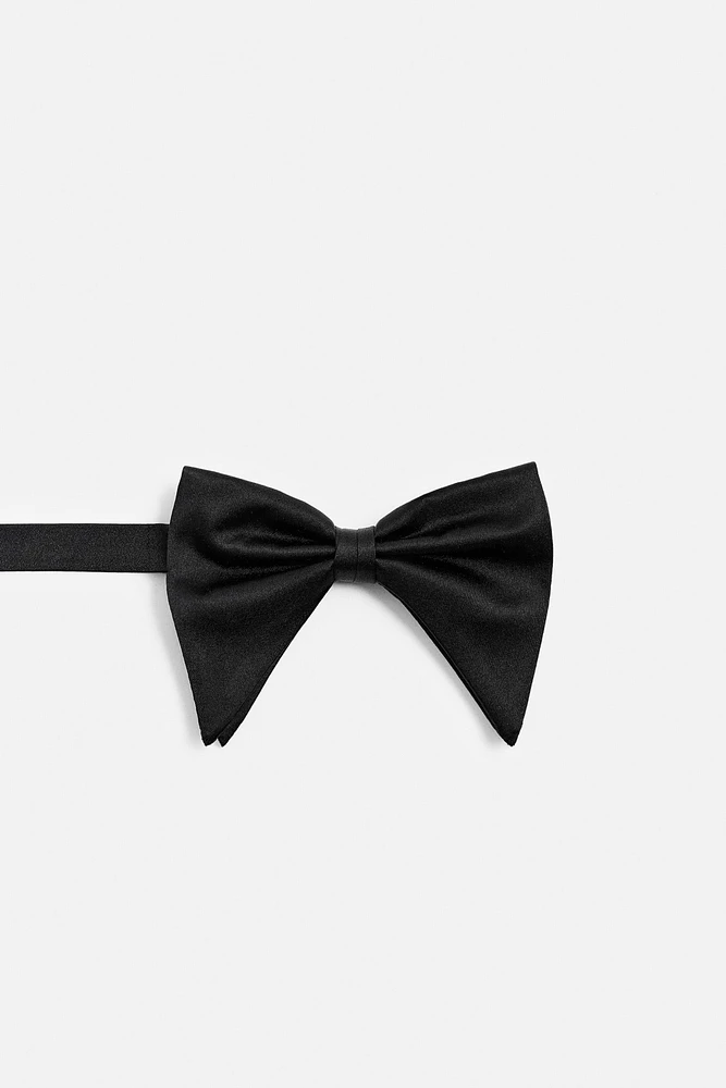 WIDE SILK BOW TIE