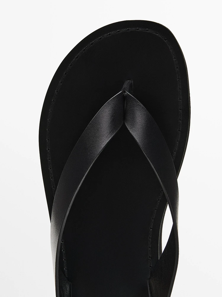 Flat leather sandals