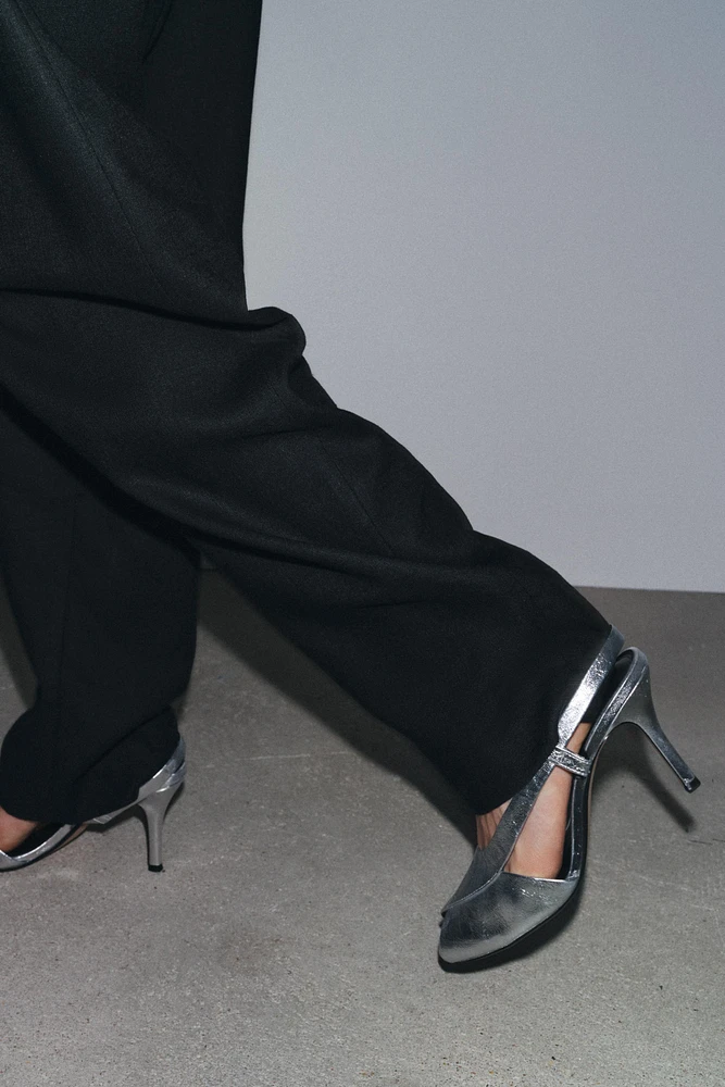OPEN-TOE LEATHER SANDALS