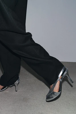 OPEN-TOE LEATHER SANDALS