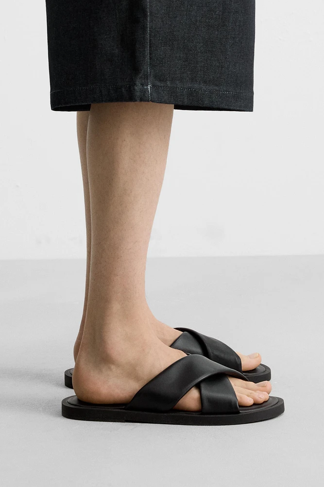 CROSSED CHUNKY SANDALS